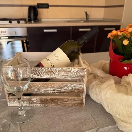 Prime Location Apartment With Free Private Parking & Balcony Apartment *