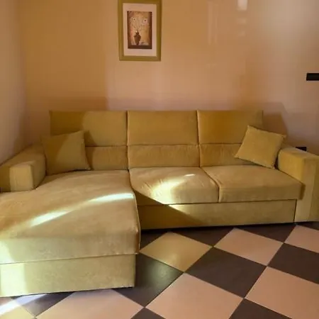 Prime Location Apartment With Free Private Parking & Balcony Apartment Pula