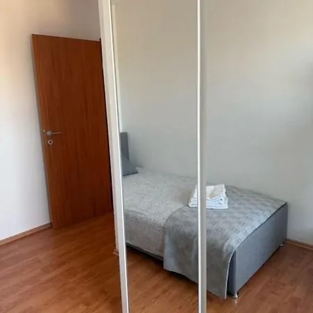 Prime Location Apartment With Free Private Parking & Balcony Apartment Pula