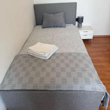 Apartment Prime Location Apartment With Free Private Parking & Balcony Pula