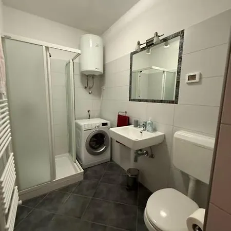 Prime Location Apartment With Free Private Parking & Balcony * Pula