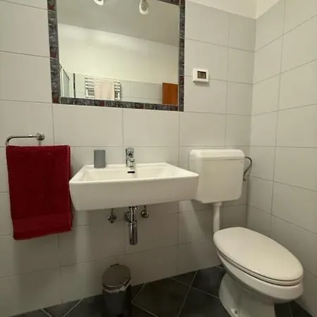 Prime Location Apartment With Free Private Parking & Balcony Apartment Pula
