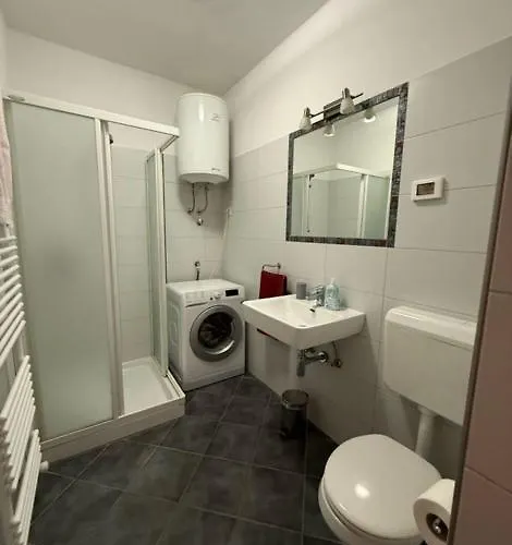 Modern Milotic * Pula